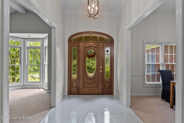 1900 Grand Villa Dr, La Grange, KY 40031