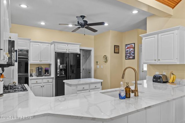 1900 Grand Villa Dr, La Grange, KY 40031