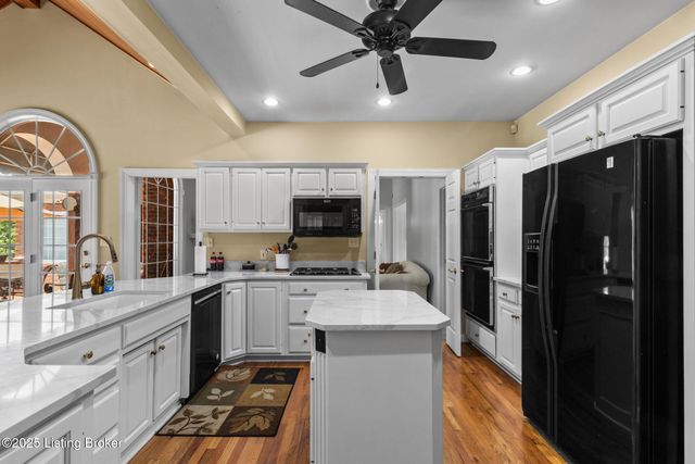 1900 Grand Villa Dr, La Grange, KY 40031