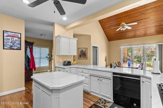 1900 Grand Villa Dr, La Grange, KY 40031