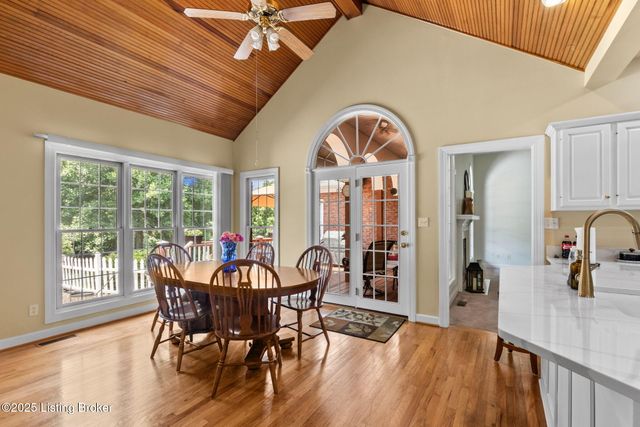 1900 Grand Villa Dr, La Grange, KY 40031