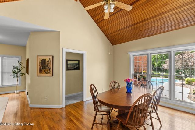 1900 Grand Villa Dr, La Grange, KY 40031