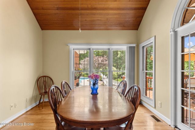 1900 Grand Villa Dr, La Grange, KY 40031