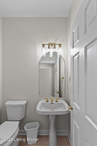 1900 Grand Villa Dr, La Grange, KY 40031