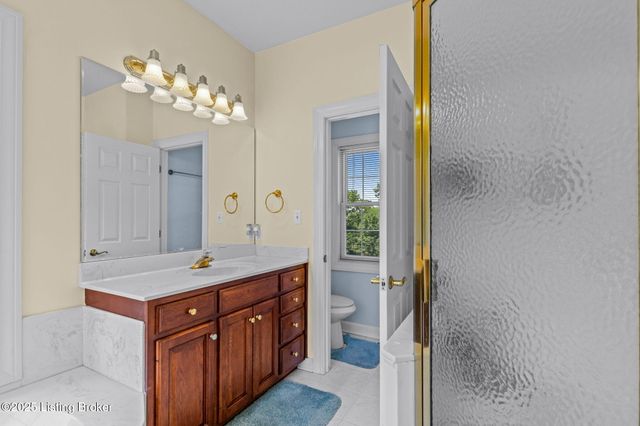 1900 Grand Villa Dr, La Grange, KY 40031