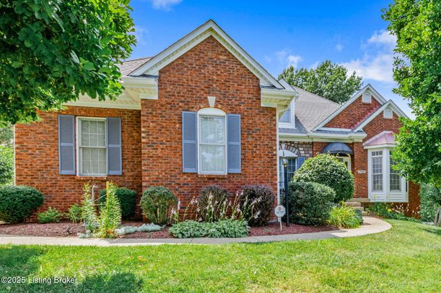 1900 Grand Villa Dr, La Grange, KY 40031