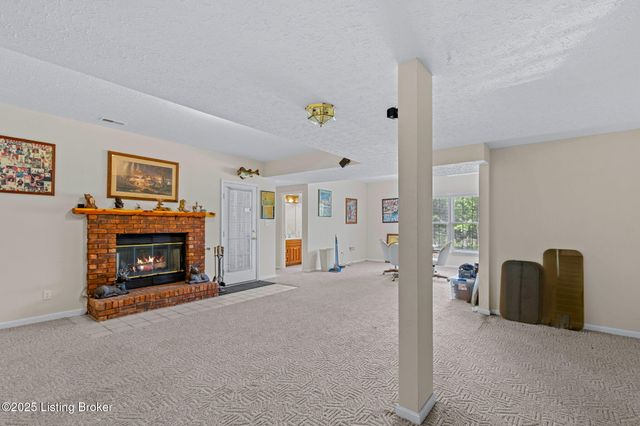 1900 Grand Villa Dr, La Grange, KY 40031