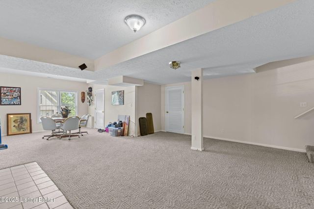 1900 Grand Villa Dr, La Grange, KY 40031