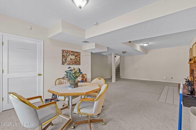 1900 Grand Villa Dr, La Grange, KY 40031