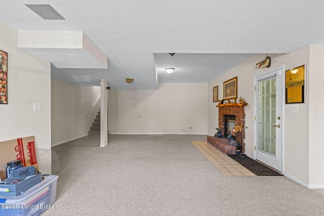 1900 Grand Villa Dr, La Grange, KY 40031