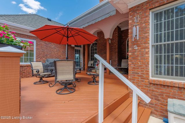 1900 Grand Villa Dr, La Grange, KY 40031