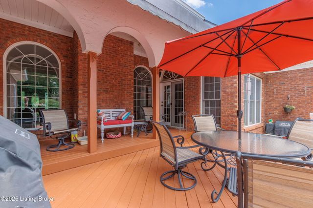 1900 Grand Villa Dr, La Grange, KY 40031