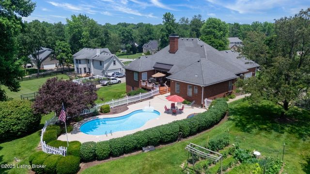 1900 Grand Villa Dr, La Grange, KY 40031