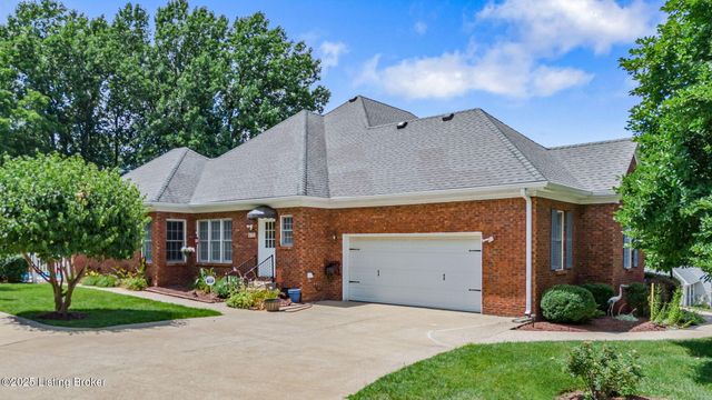 1900 Grand Villa Dr, La Grange, KY 40031