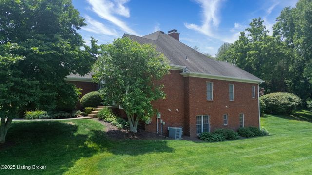 1900 Grand Villa Dr, La Grange, KY 40031