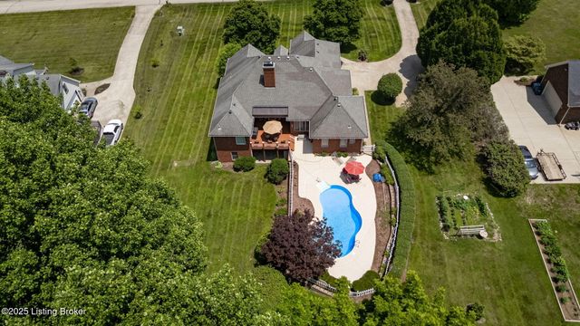 1900 Grand Villa Dr, La Grange, KY 40031