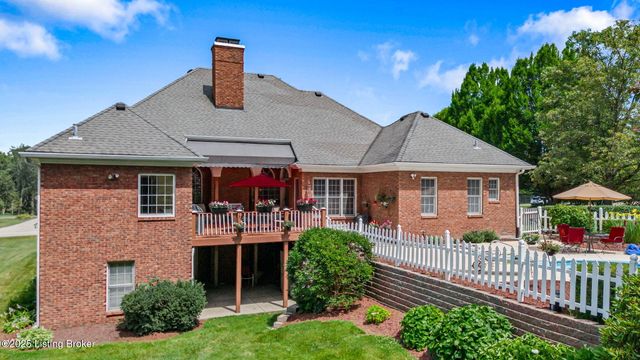 1900 Grand Villa Dr, La Grange, KY 40031