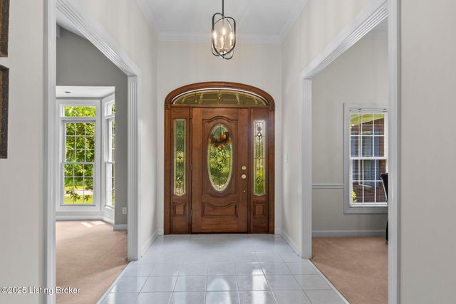 1900 Grand Villa Dr, La Grange, KY 40031