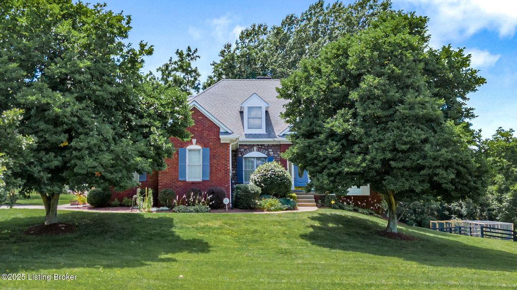 1900 Grand Villa Dr, La Grange, KY 40031