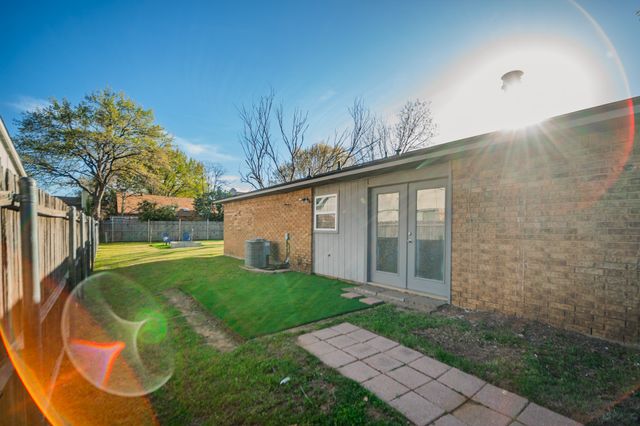 6802 Blackberry Drive, Arlington, TX 76016