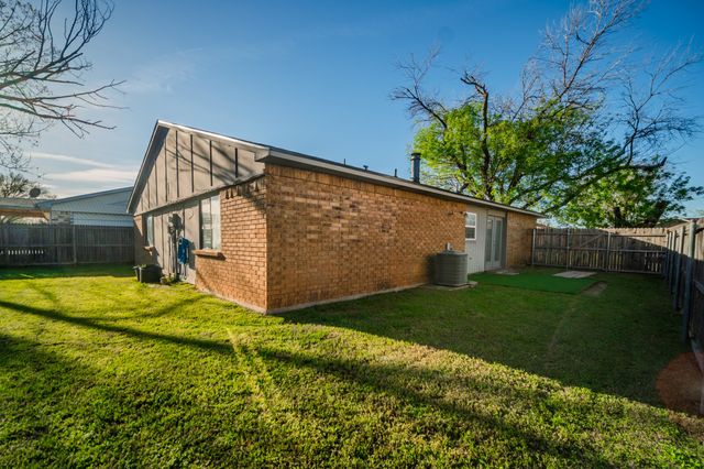 6802 Blackberry Drive, Arlington, TX 76016