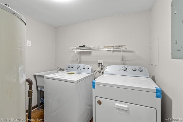 929 Country Club Drive, Saint Clair Shores, MI 48082