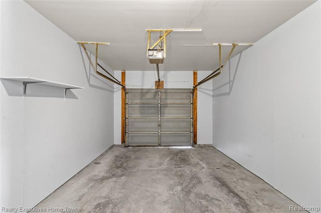 929 Country Club Drive, Saint Clair Shores, MI 48082