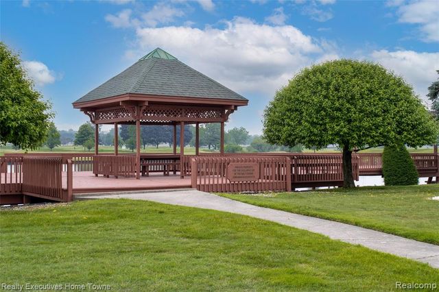 929 Country Club Drive, Saint Clair Shores, MI 48082