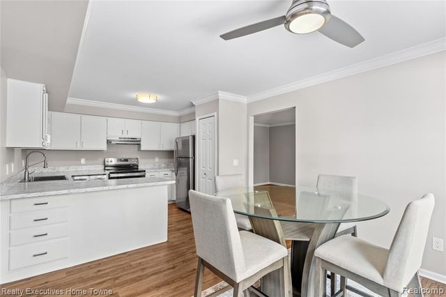 929 Country Club Drive, Saint Clair Shores, MI 48082