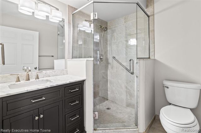 929 Country Club Drive, Saint Clair Shores, MI 48082