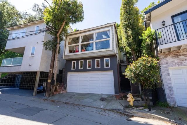 8869 Lookout Mountain Ave, Los Angeles, CA 90046