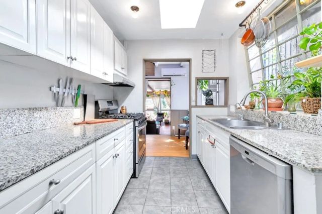 8869 Lookout Mountain Ave, Los Angeles, CA 90046