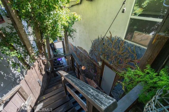 8869 Lookout Mountain Ave, Los Angeles, CA 90046