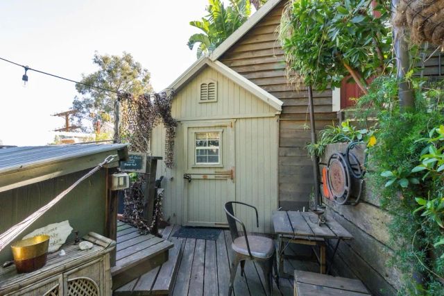 8869 Lookout Mountain Ave, Los Angeles, CA 90046
