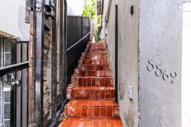8869 Lookout Mountain Ave, Los Angeles, CA 90046