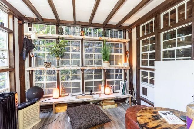 8869 Lookout Mountain Ave, Los Angeles, CA 90046