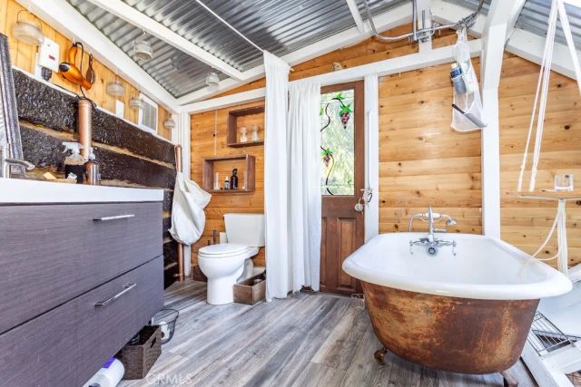 8869 Lookout Mountain Ave, Los Angeles, CA 90046