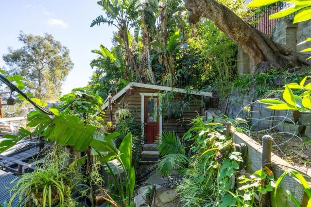 8869 Lookout Mountain Ave, Los Angeles, CA 90046