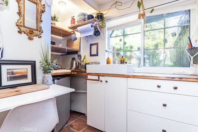 8869 Lookout Mountain Ave, Los Angeles, CA 90046