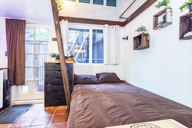 8869 Lookout Mountain Ave, Los Angeles, CA 90046