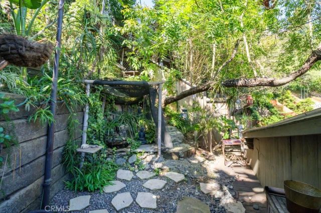 8869 Lookout Mountain Ave, Los Angeles, CA 90046