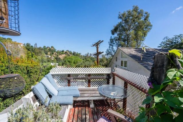8869 Lookout Mountain Ave, Los Angeles, CA 90046