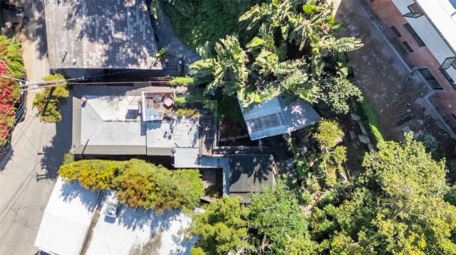 8869 Lookout Mountain Ave, Los Angeles, CA 90046