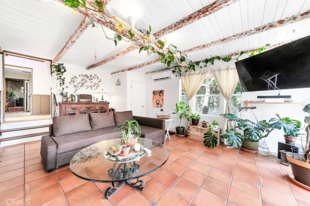 8869 Lookout Mountain Ave, Los Angeles, CA 90046