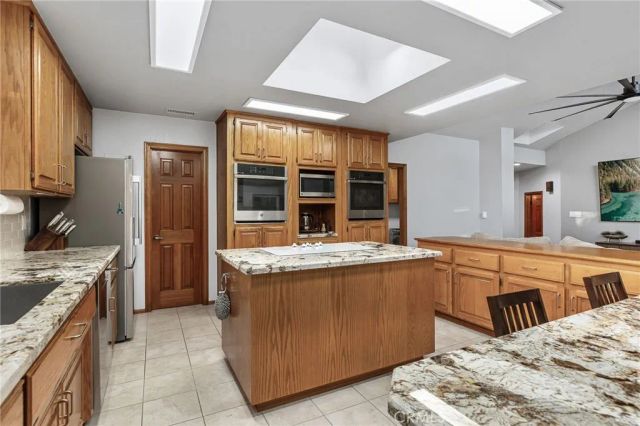 23137 Canyon Lake South, Canyon Lake, CA 92587