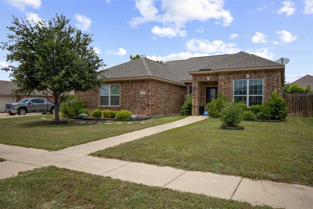 717 Roaring Springs Drive, Glenn Heights, TX 75154