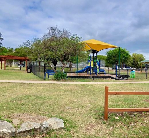 11104 4th ST, Jonestown, TX 78645