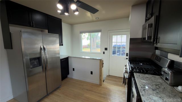 8127 Gary Avenue, Westland, MI 48185