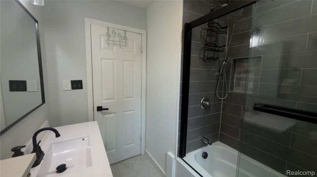 8127 Gary Avenue, Westland, MI 48185