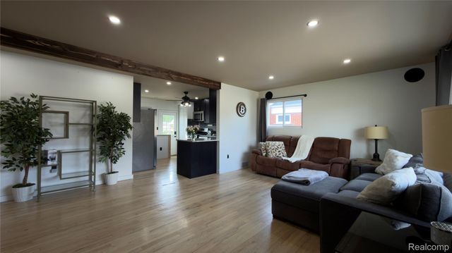 8127 Gary Avenue, Westland, MI 48185